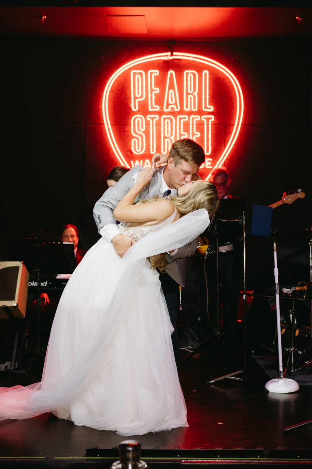 rock bar vow renewal bride and groom kissing