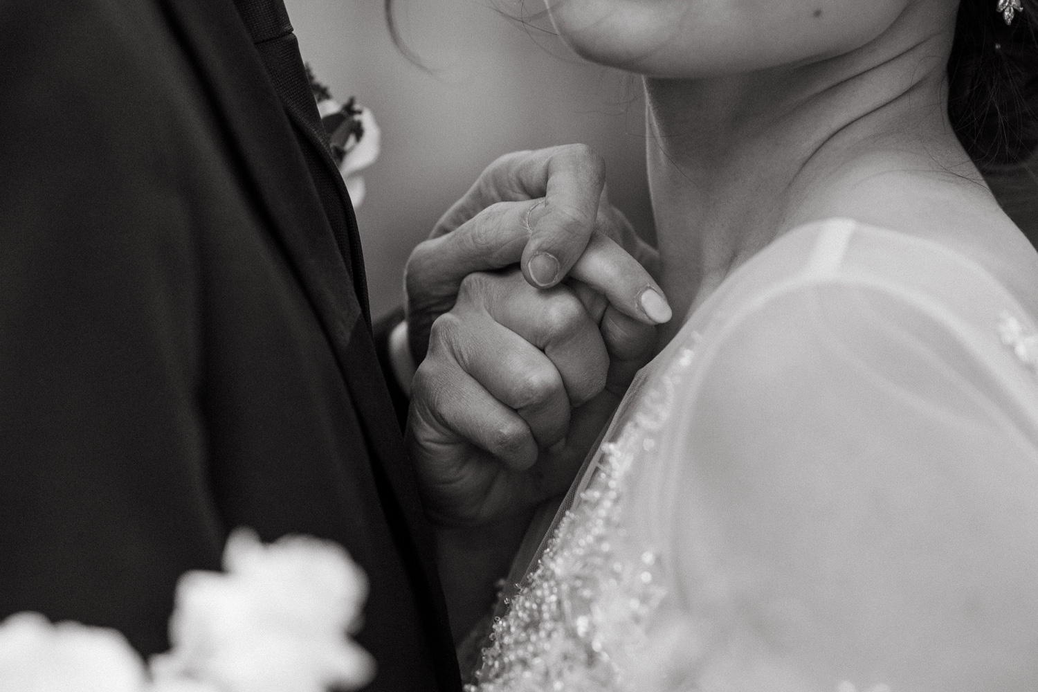intimate wedding larz anderson house black and white holding hands