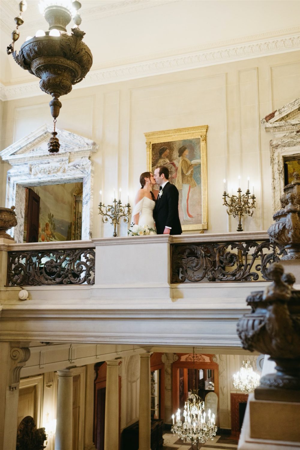 larz anderson house wedding bride and groom kissing