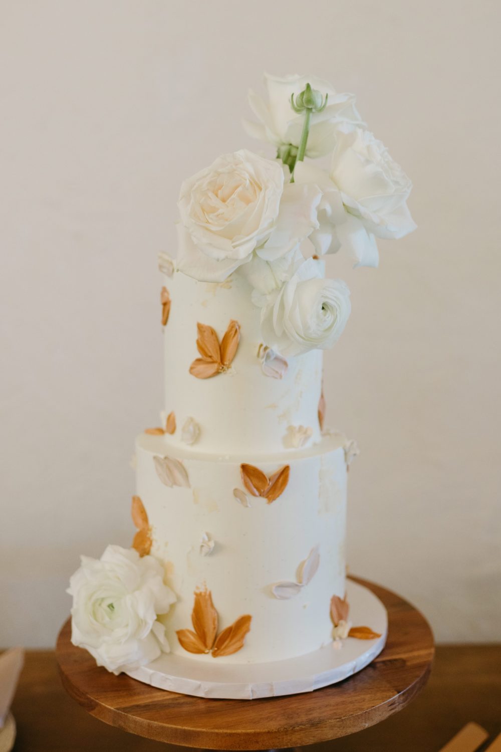 wedding cake details reception florals